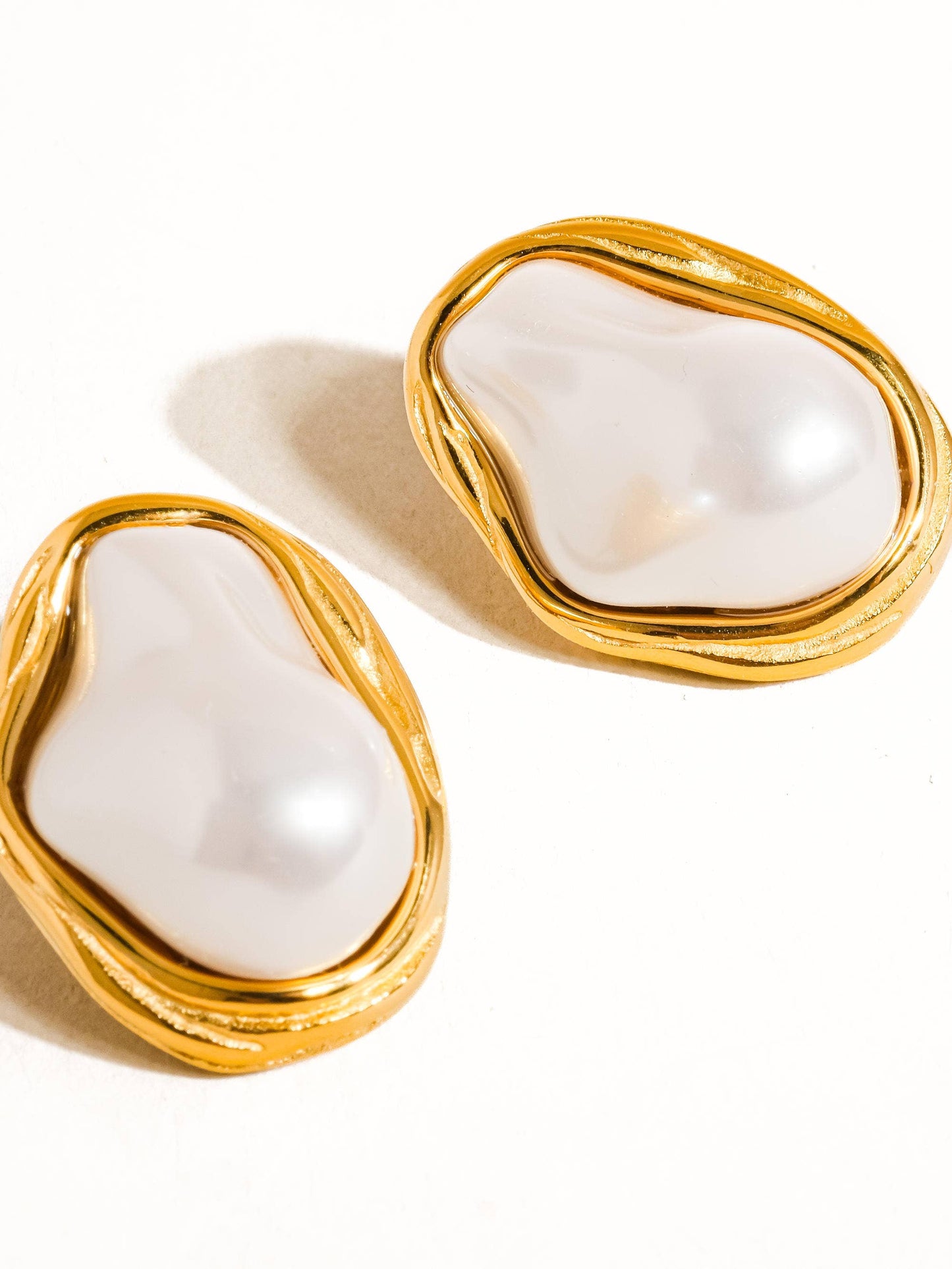 Yasmin Classic Pearl Round Earring