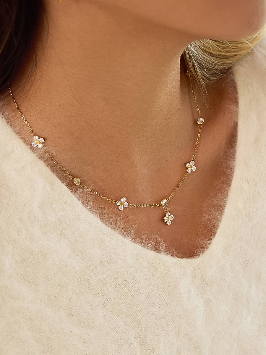 Aveline Floral Chain Necklace: Yellow Gold