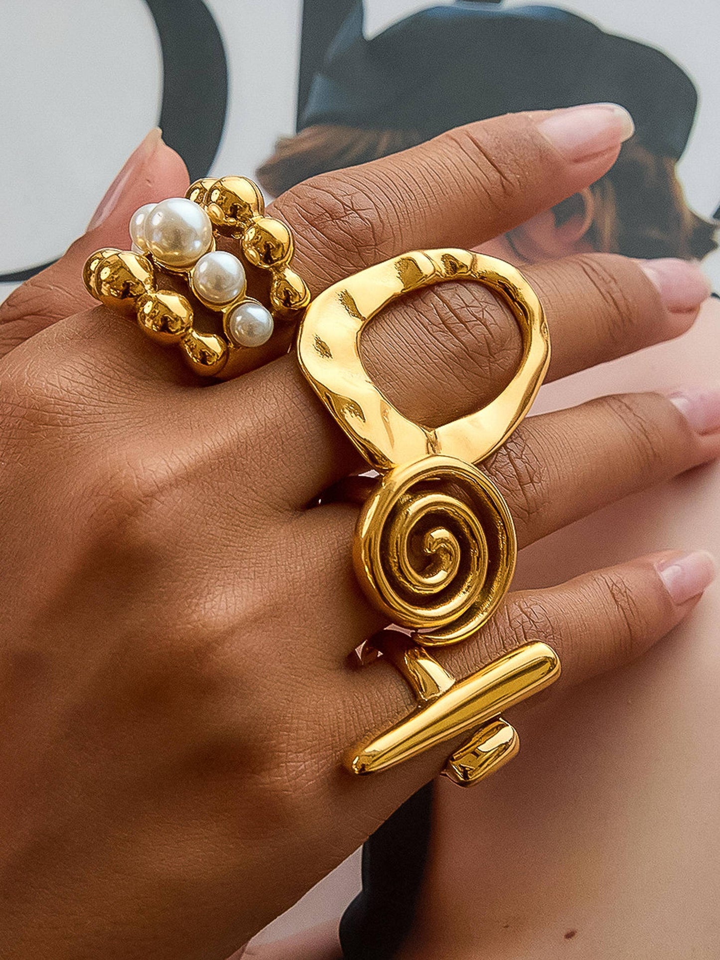 Statement Rings: Aurithra-Oval