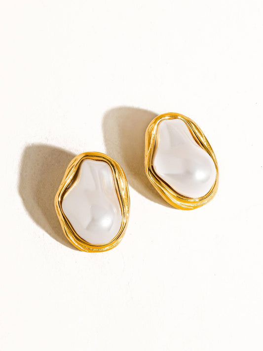 Yasmin Classic Pearl Round Earring