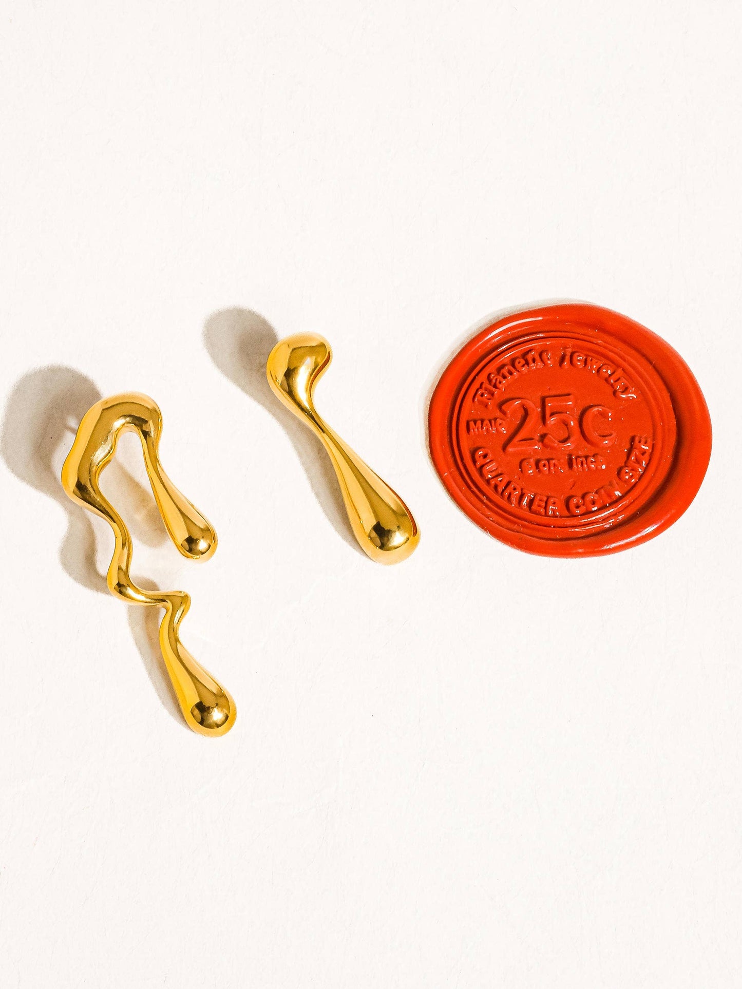 Roma 18K Gold Non-Tarnish Mismatch Melted Earring: Yellow Gold