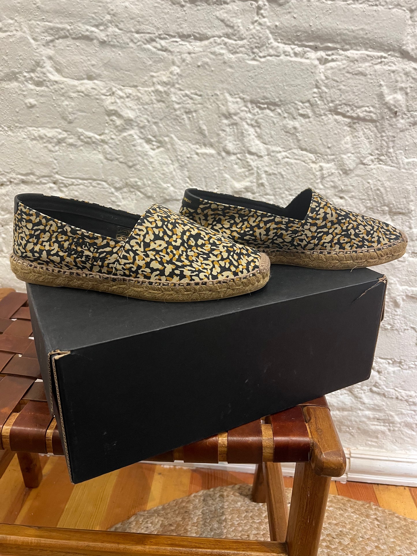 Saint Laurent Signature Espadrilles in Nero Multicolor