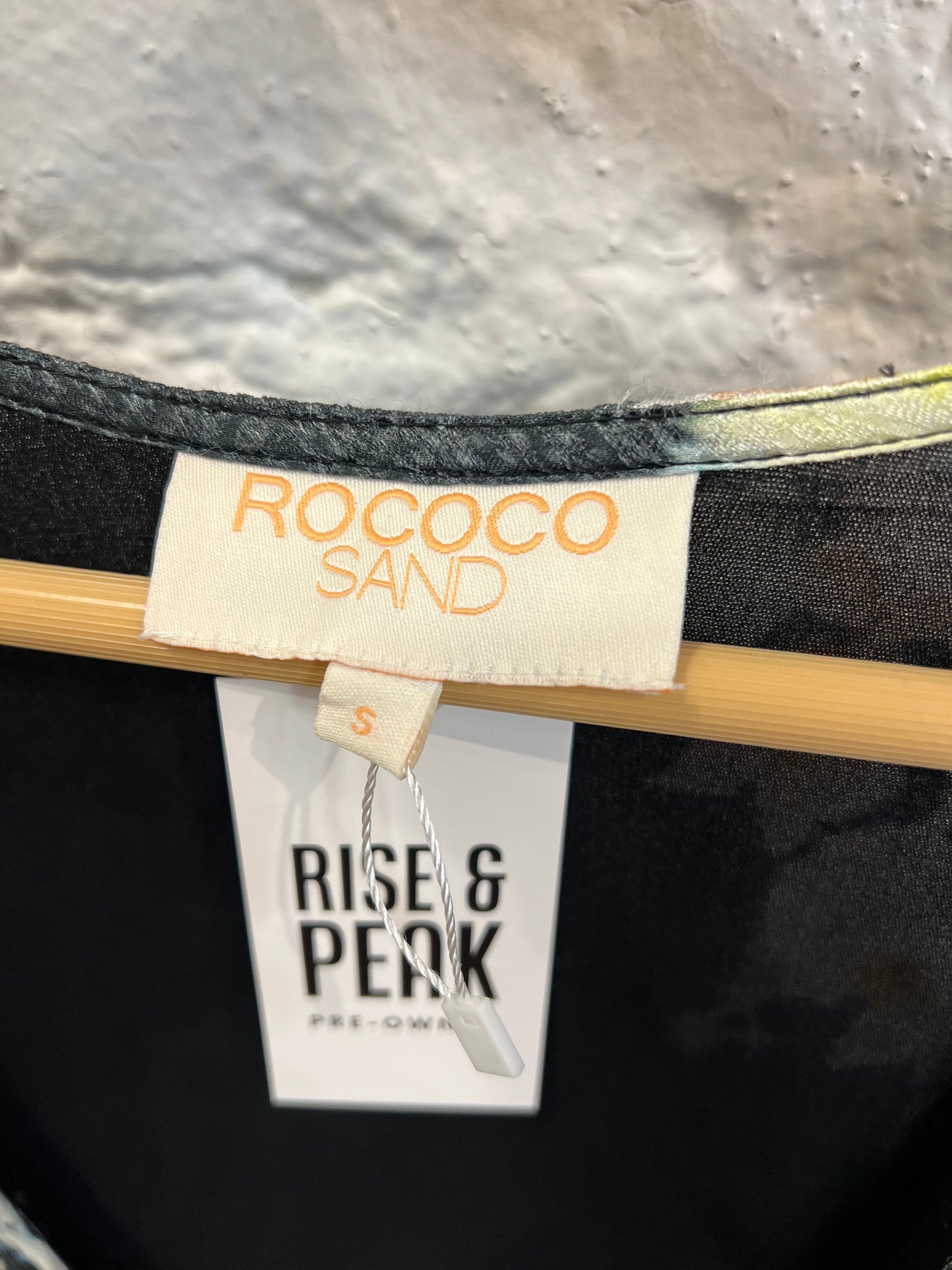 Rococo Sand Aita Cape
