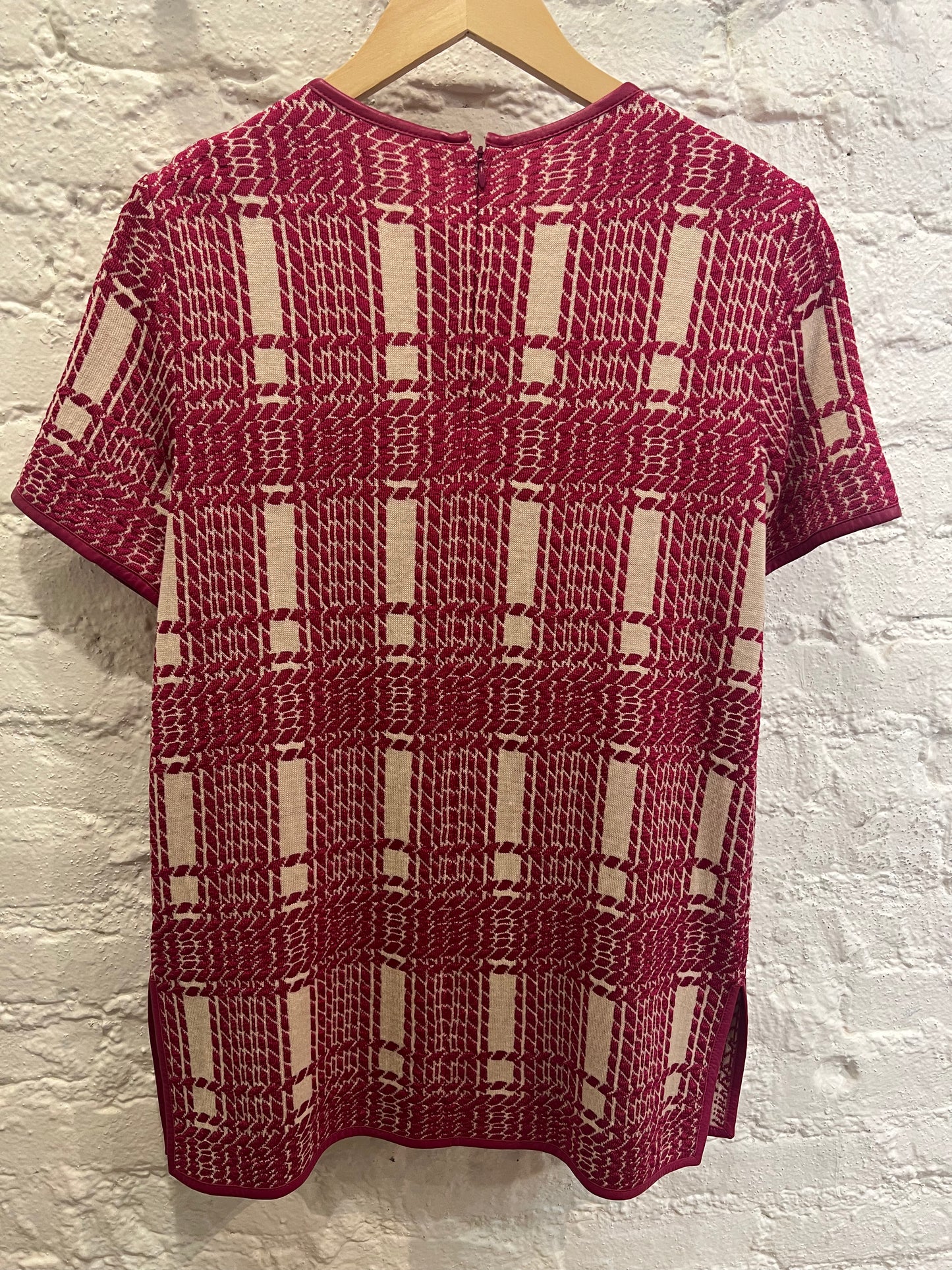 St.John fuchsia leather trim juquard top