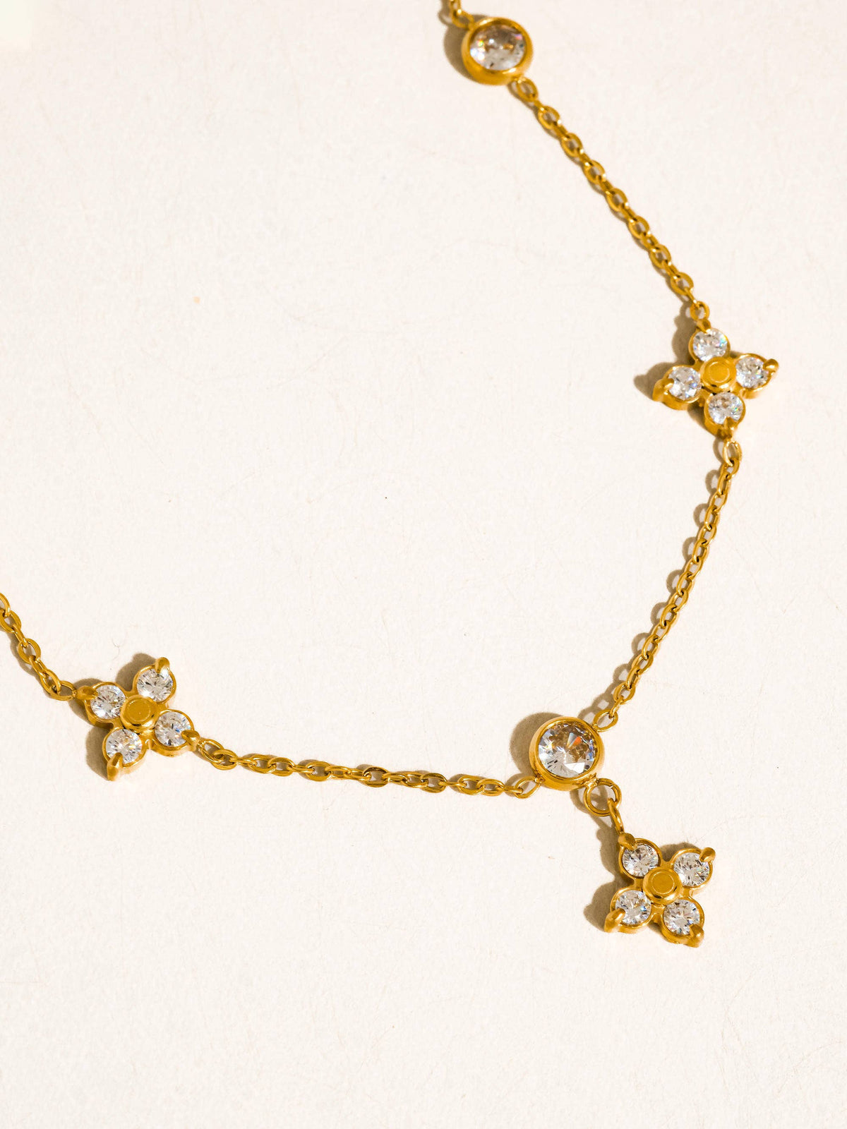 Aveline Floral Chain Necklace: Yellow Gold