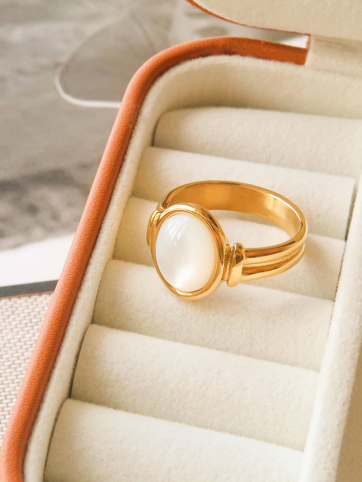 Jade  Classic Shell Stone Ring