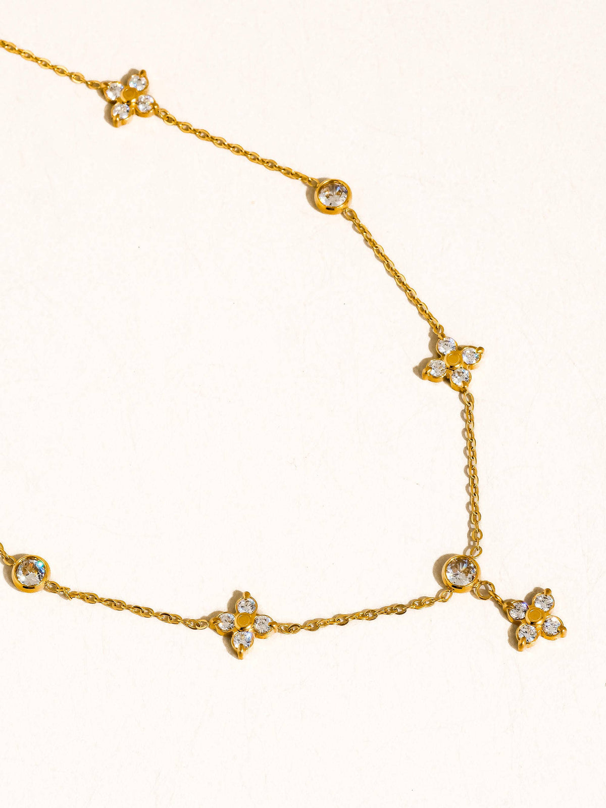 Aveline Floral Chain Necklace: Yellow Gold